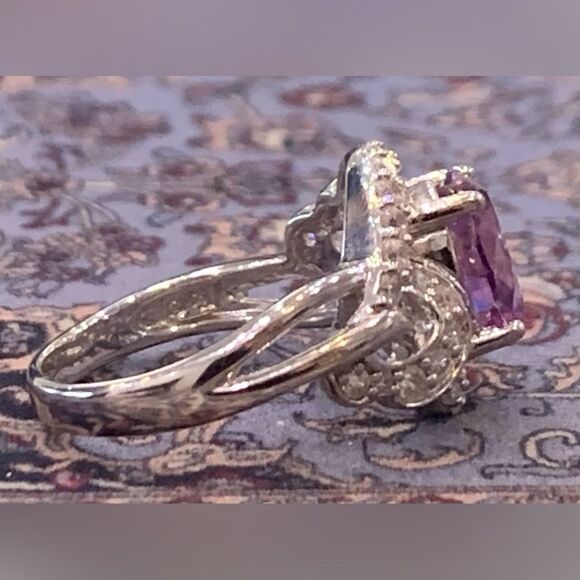 Fancy purple cubic zirconia ring size 8 with white cz’s around it . 3 ct dew - Picture 4 of 4